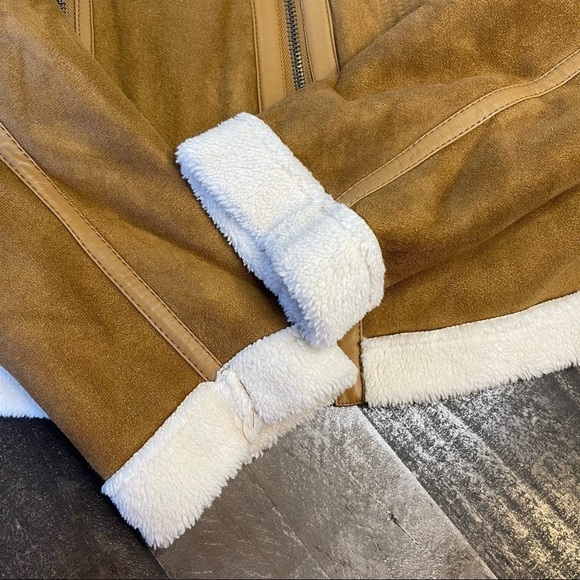 Universal Thread Faux Leather with Sherpa Trim size Medium - Picture 9 of 10